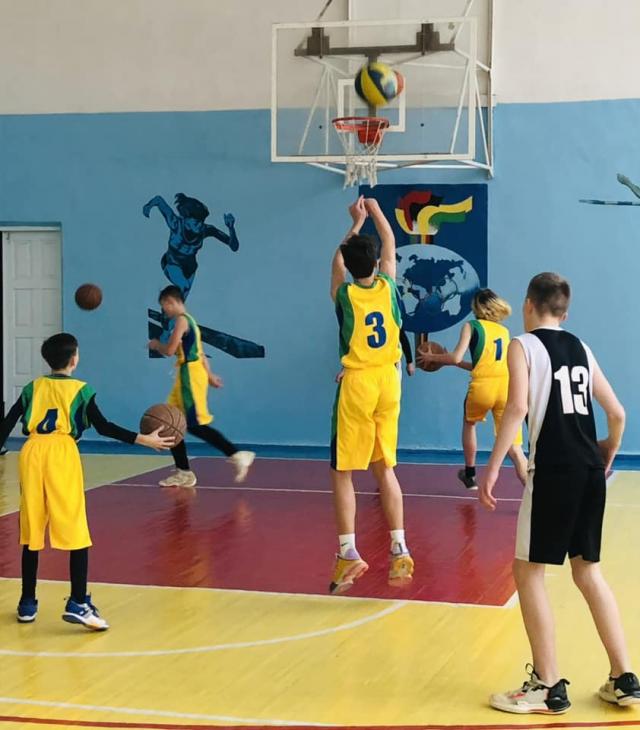 Новини Житомира - фото з #плічопліч: Юлія Олішевська побувала на тренуванні з баскетболу команди Ліцею № 4 м. Бердичева