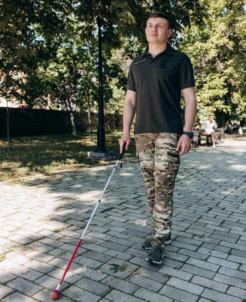 Новини Вінниці - фото з «Я зробив те, що мав би зробити кожен чоловік». Незламний: втратив зір на війні, але каже, що щасливий