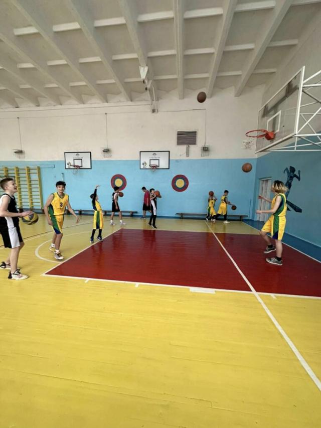 Новини Житомира - фото з #плічопліч: Юлія Олішевська побувала на тренуванні з баскетболу команди Ліцею № 4 м. Бердичева