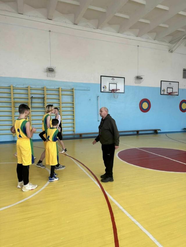 Новини Житомира - фото з #плічопліч: Юлія Олішевська побувала на тренуванні з баскетболу команди Ліцею № 4 м. Бердичева