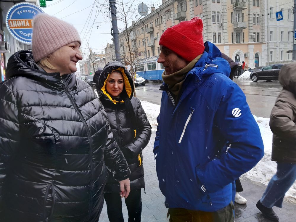 Новини Вінниці - фото з Поки дійшов з Києва до Вінниці, «азовець» зібрав для побратимів 150 тисяч гривень