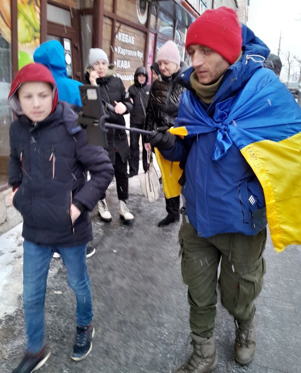 Новини Вінниці - фото з Поки дійшов з Києва до Вінниці, «азовець» зібрав для побратимів 150 тисяч гривень