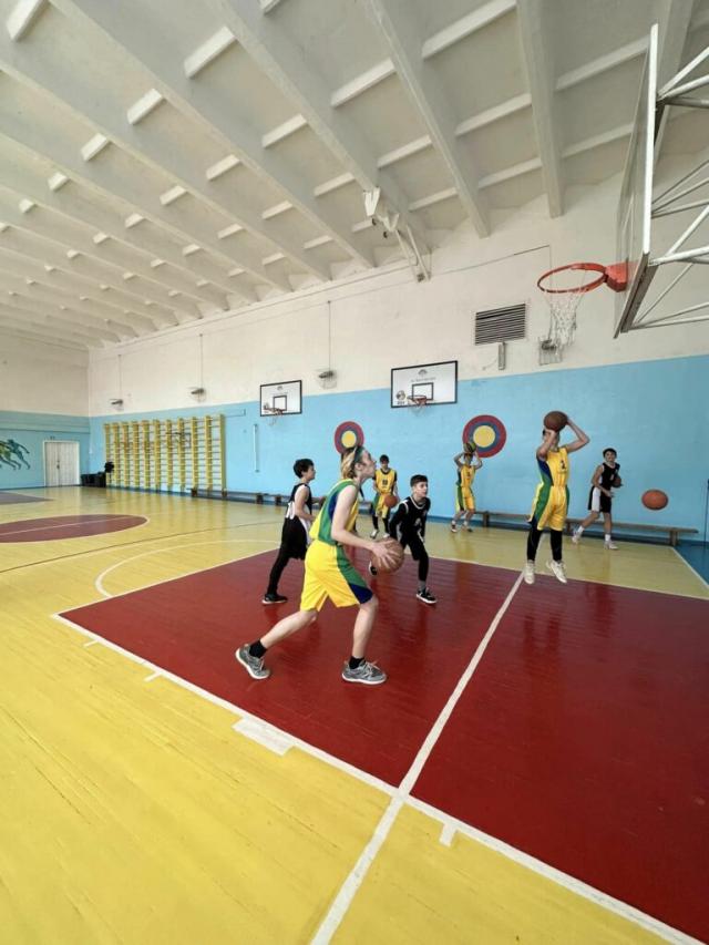 Новини Житомира - фото з #плічопліч: Юлія Олішевська побувала на тренуванні з баскетболу команди Ліцею № 4 м. Бердичева