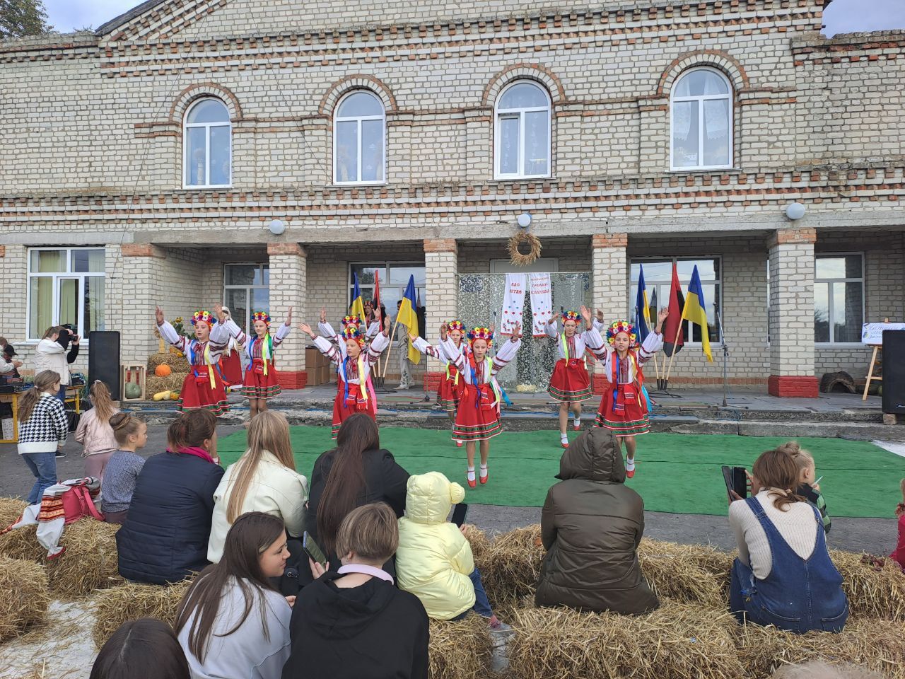 Новини Козятина - фото з «Борщ і каша сила наша» Кошти з благодійних концертів — нашим землякам на передову