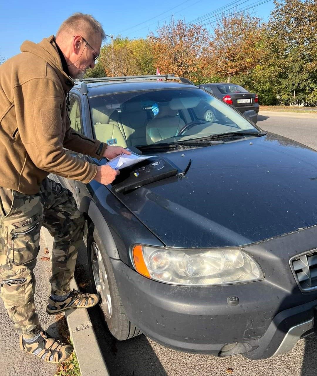Новини Вінниці - фото з Латвієць доправив військовим з Вінниці 40 автомобілів, два з них — машини-«алкашки». Що це таке?