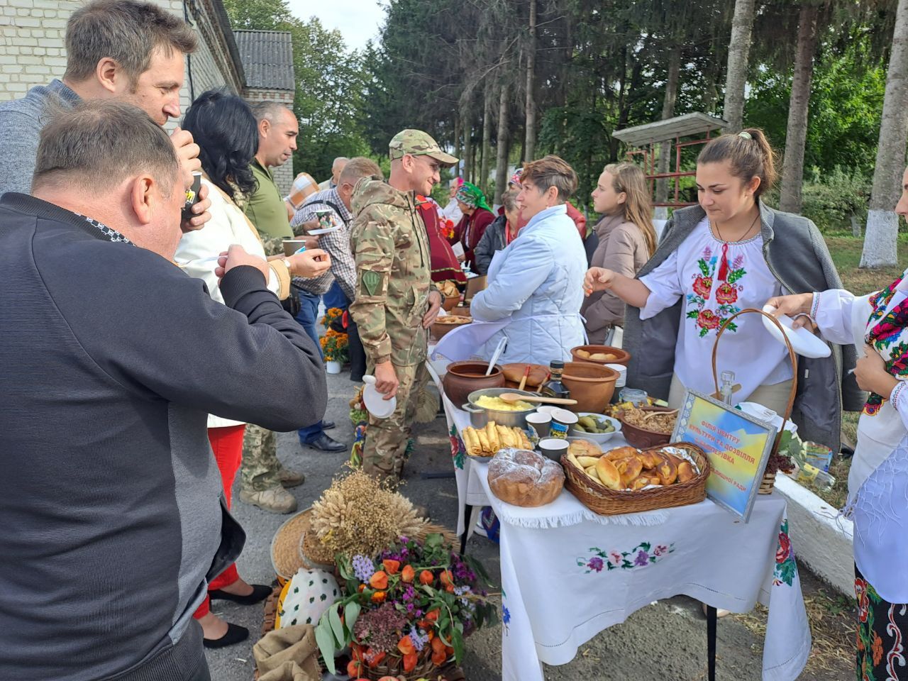 Новини Козятина - фото з «Борщ і каша сила наша» Кошти з благодійних концертів — нашим землякам на передову