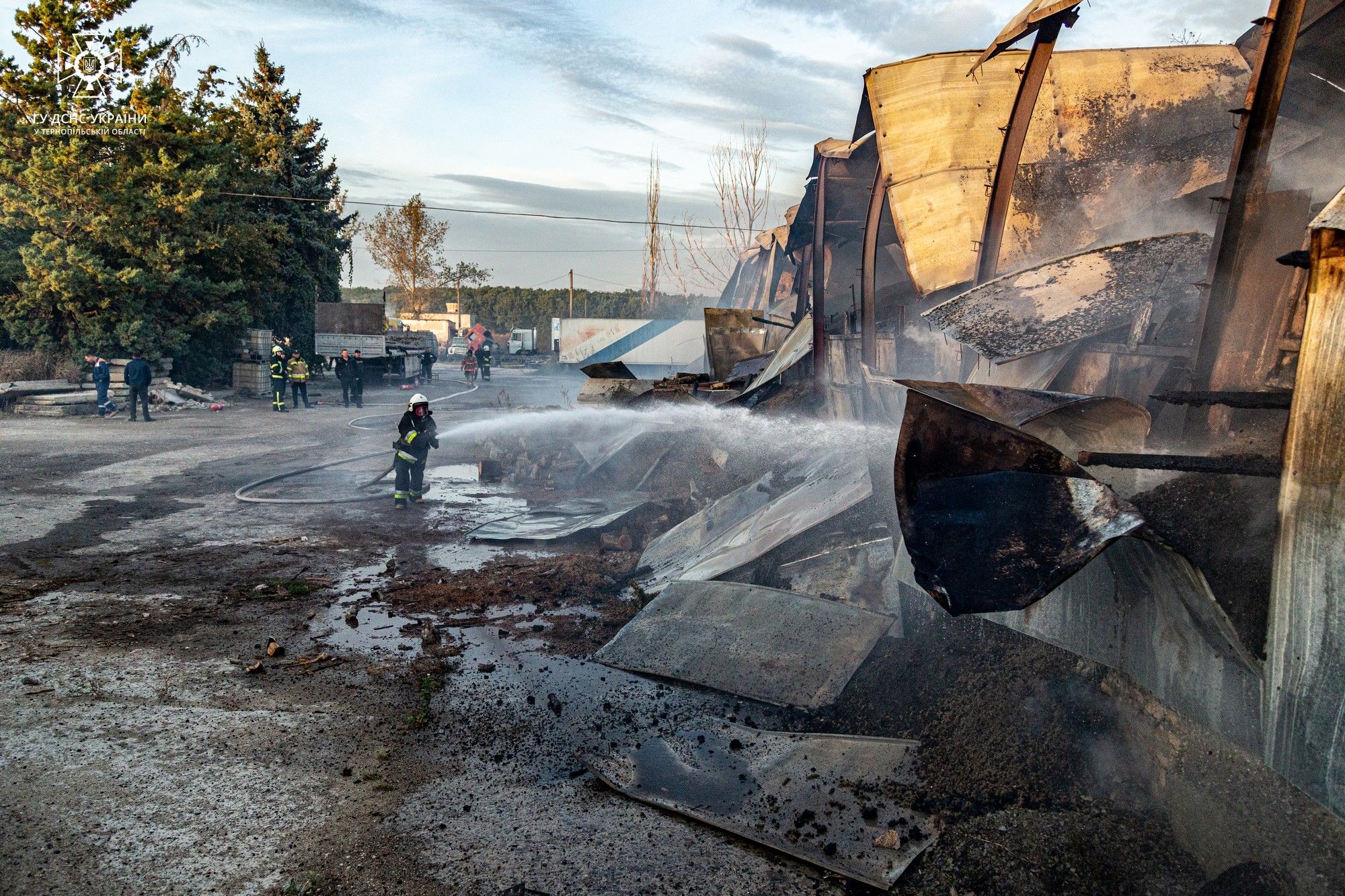 Новини Тернополя - фото з У Чортківському районі горів склад з паливними палетами