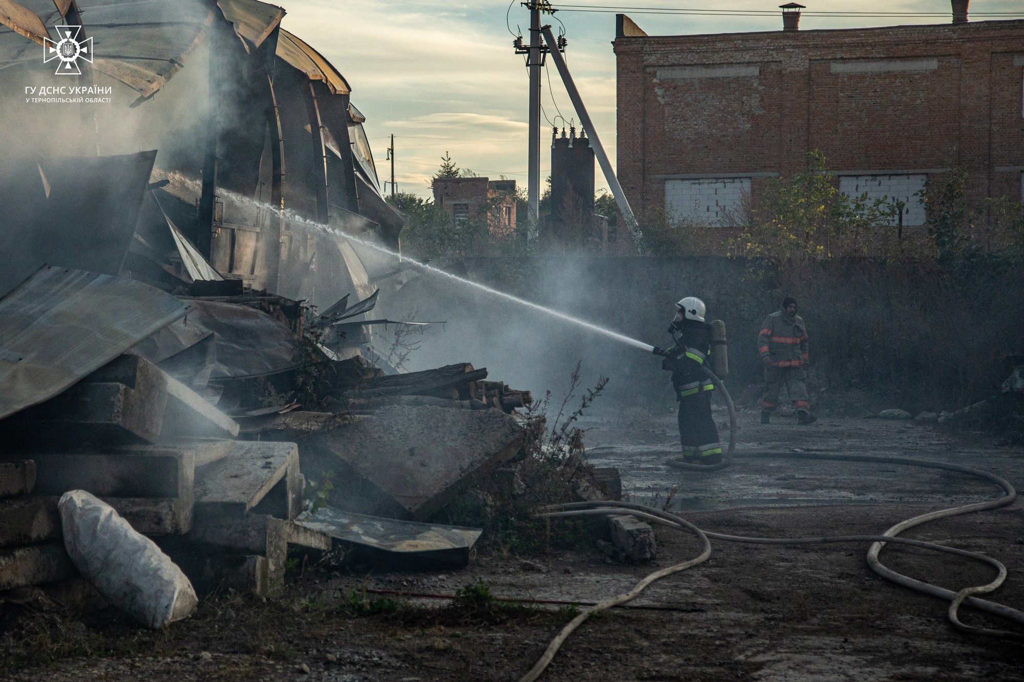 Новини Тернополя - фото з У Чортківському районі горів склад з паливними палетами