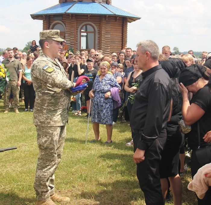Новини Вінниці - фото з «А він загинув…» Історія з автомобілем, який земляки придбали для воїна