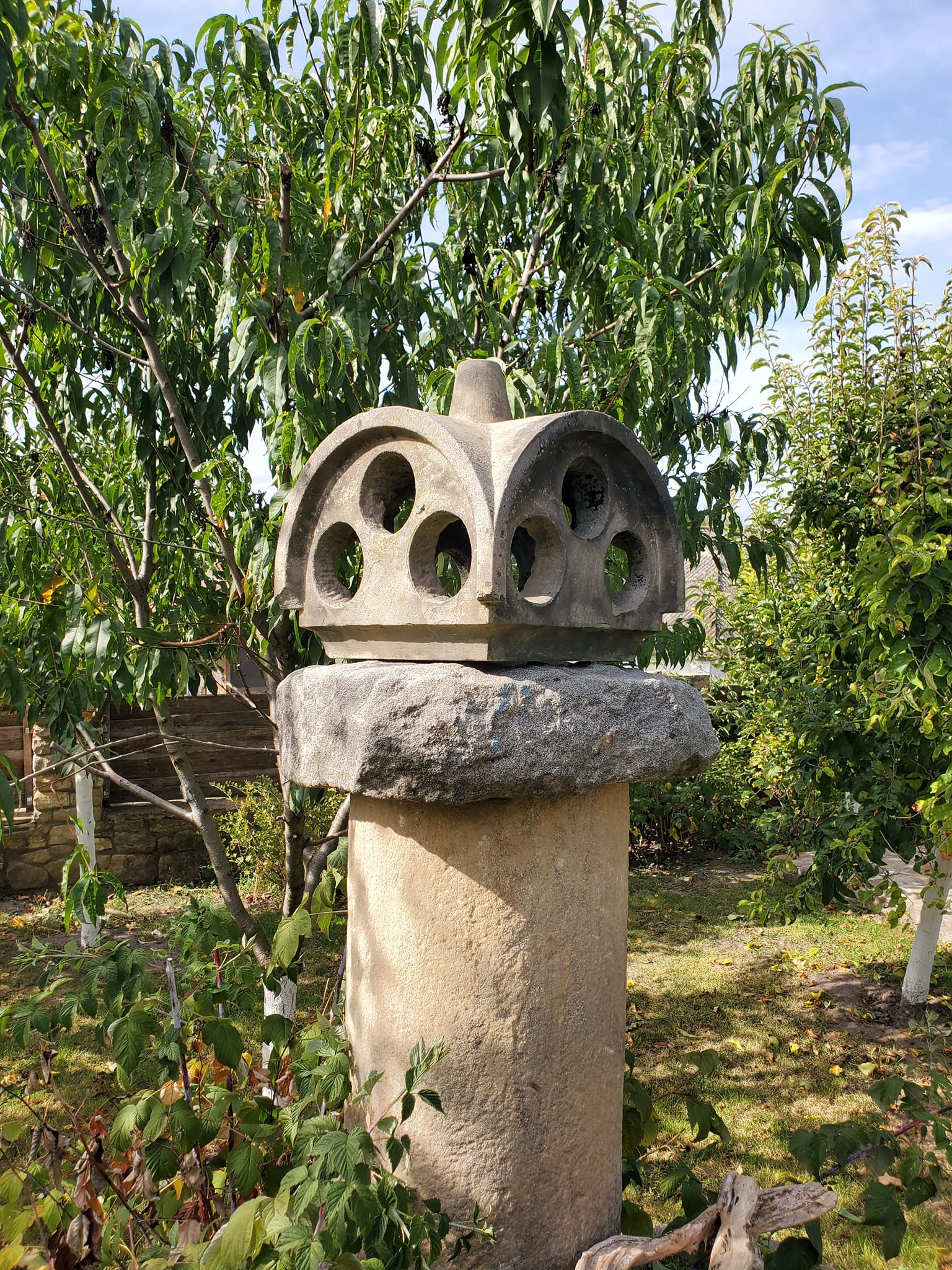 Новини Вінниці - фото з З кам’яного моноліта: в Буші чоловік зібрав колекцію унікальних димарів