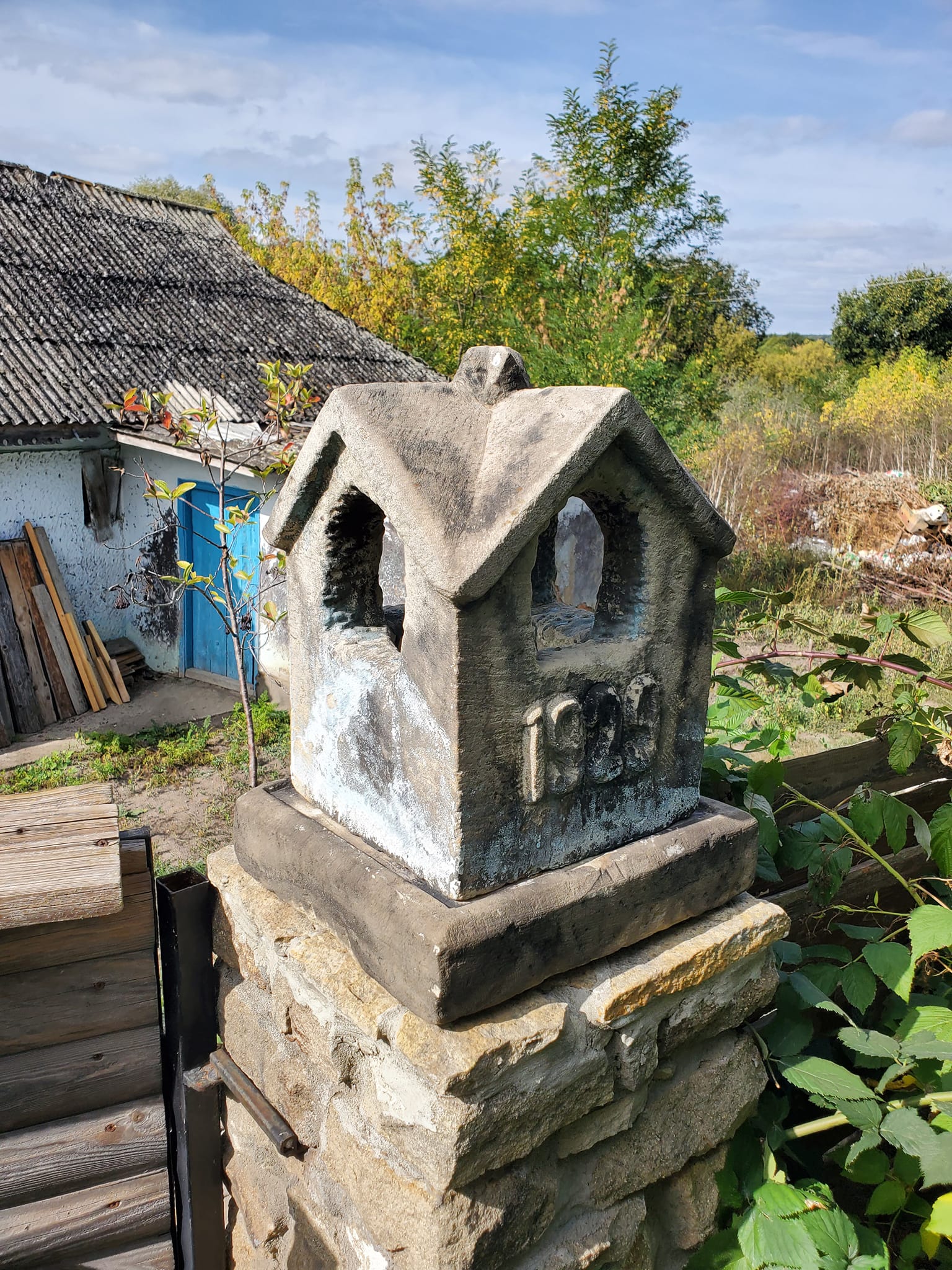 Новини Вінниці - фото з З кам’яного моноліта: в Буші чоловік зібрав колекцію унікальних димарів