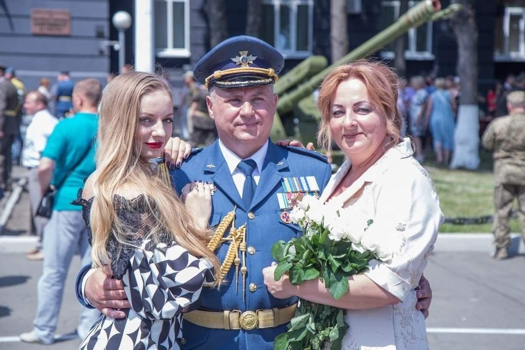 Новини Хмельницького - фото з Полеглого авіатора зі Старокостянтинова відзначили почесними нагородами