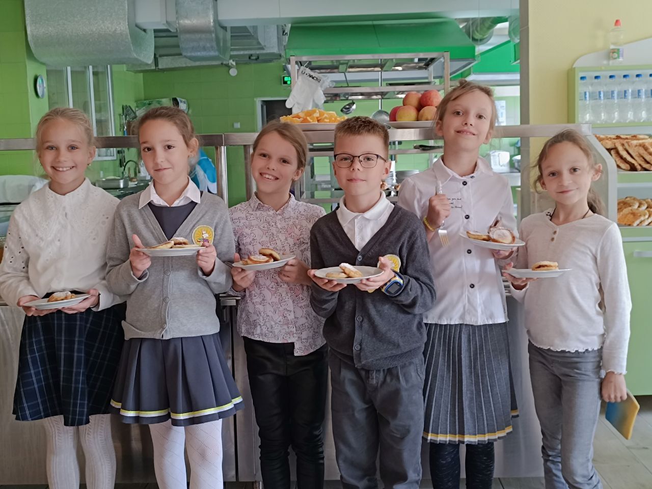Новини Вінниці - фото з Чай каркаде, кускус і нагетси та ніяких ковбас. Перевірили, як змінилася їжа в шкільних їдальнях