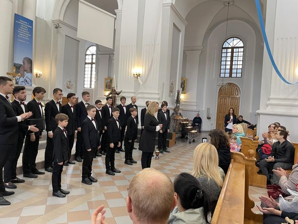 Новини Житомира - фото з Житомиряни з хору "Глорія"заспівали з з хором хлопчиків та юнаків з Києва у костьолі Святого Йоанна з Дуклі