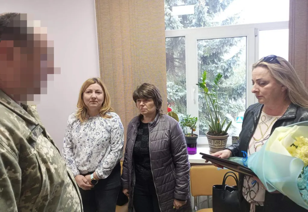 Новини Хмельницького - фото з Полеглого авіатора зі Старокостянтинова відзначили почесними нагородами