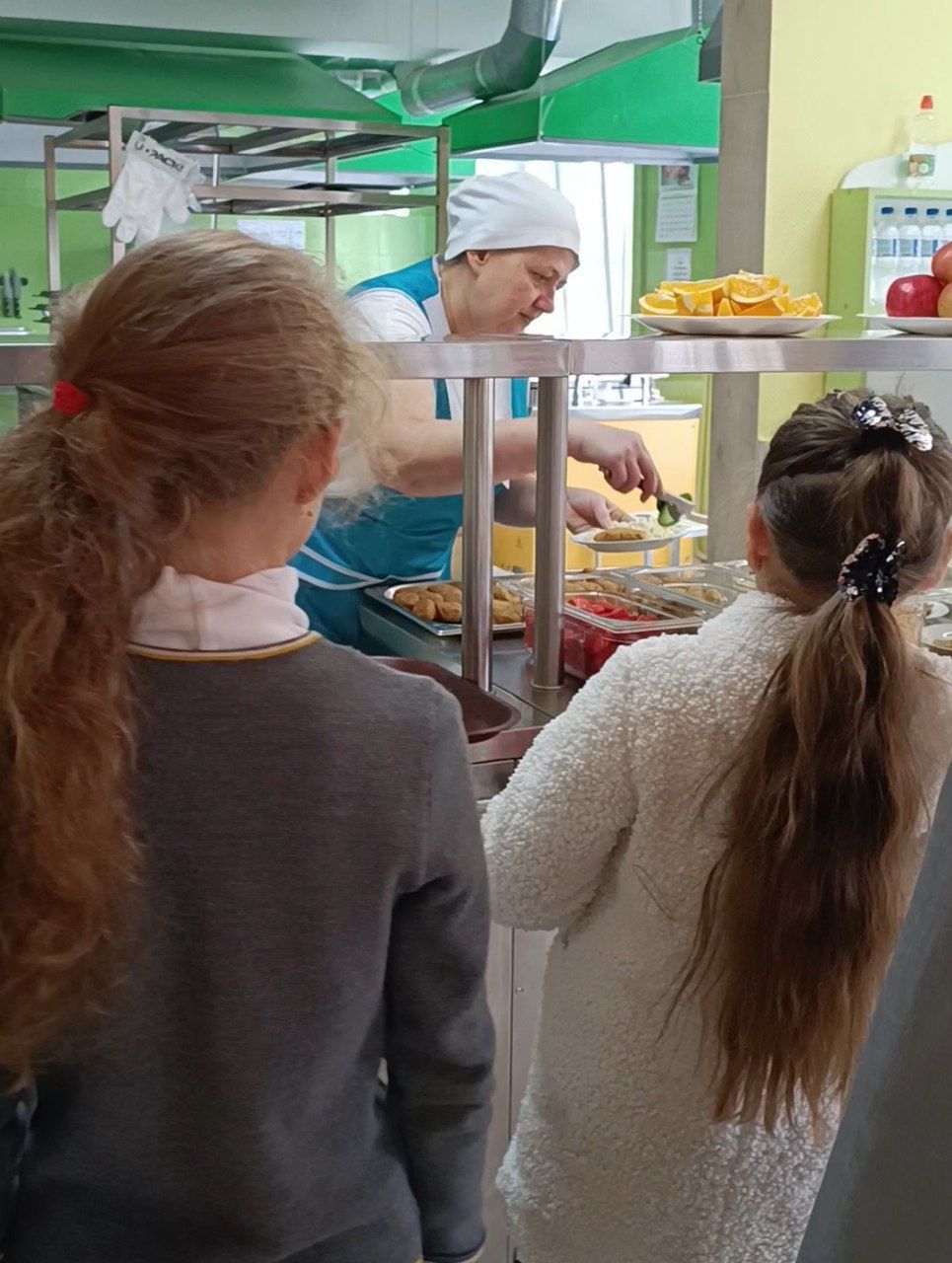Новини Вінниці - фото з Чай каркаде, кускус і нагетси та ніяких ковбас. Перевірили, як змінилася їжа в шкільних їдальнях