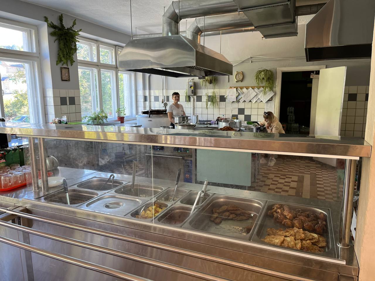 Новини Тернополя - фото з Чим годують дітей у школах Тернополя та скільки коштують страви: «20 хвилин» перевірили