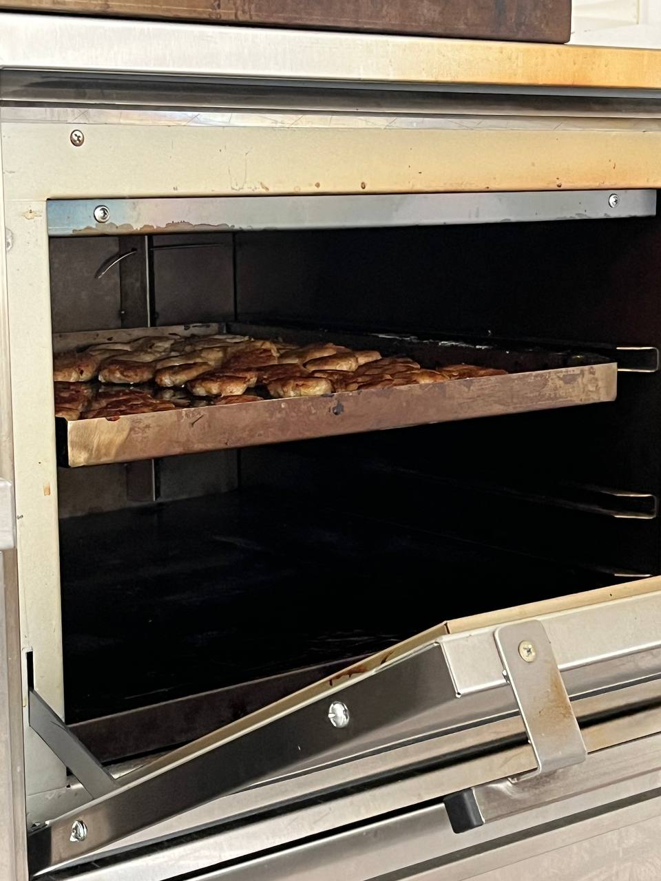 Новини Тернополя - фото з Чим годують дітей у школах Тернополя та скільки коштують страви: «20 хвилин» перевірили