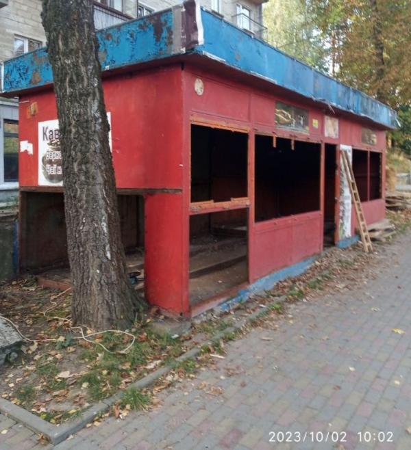 Новини Тернополя - фото з Вивезуть на смітник: ще один кіоск демонтували у Тернополі
