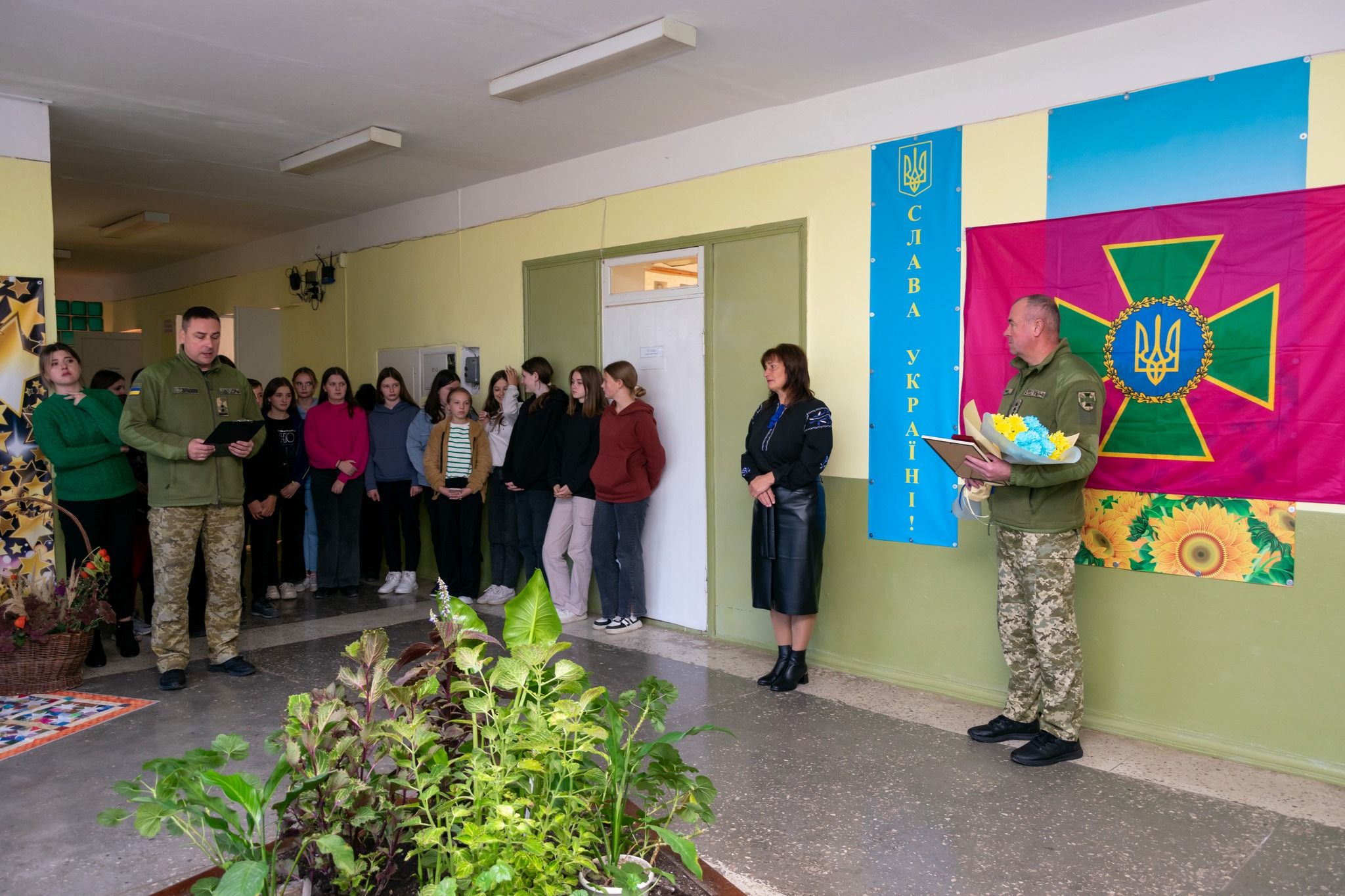 Новини Хмельницького - фото з Сім’ям полеглих прикордонників з Хмельниччини вручили державні нагороди