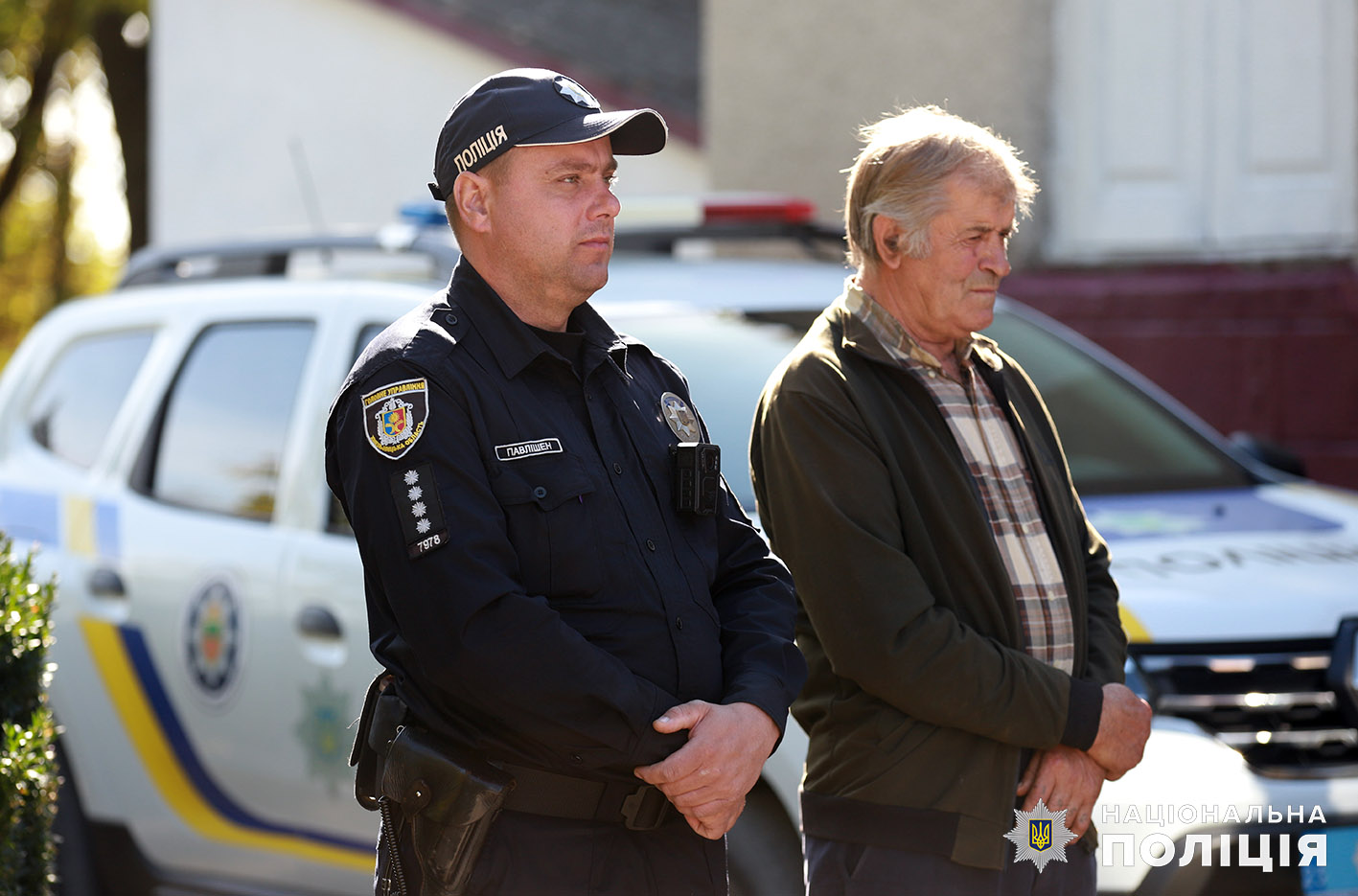 На зображенні може бути: 2 людини та текст