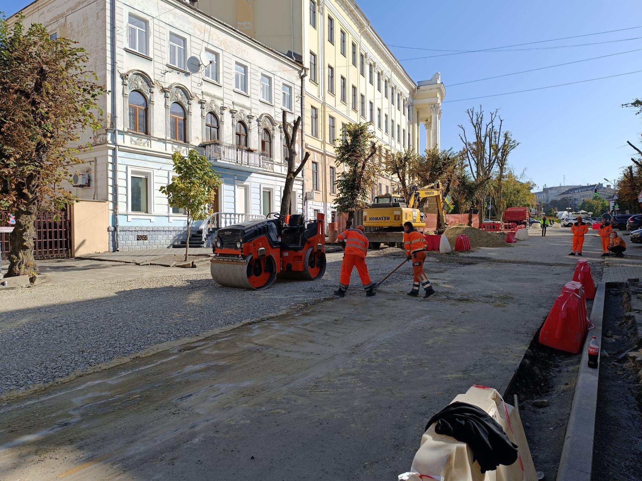 Новини Тернополя - фото з На Листопадовій перекрили дорогу: там кладуть новий асфальт