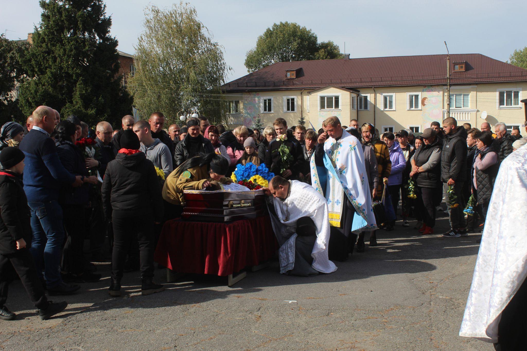 Новини Козятина - фото з «У вересні Толік був вдома. Наче Бог відпустив, щоб з усіма попрощався»