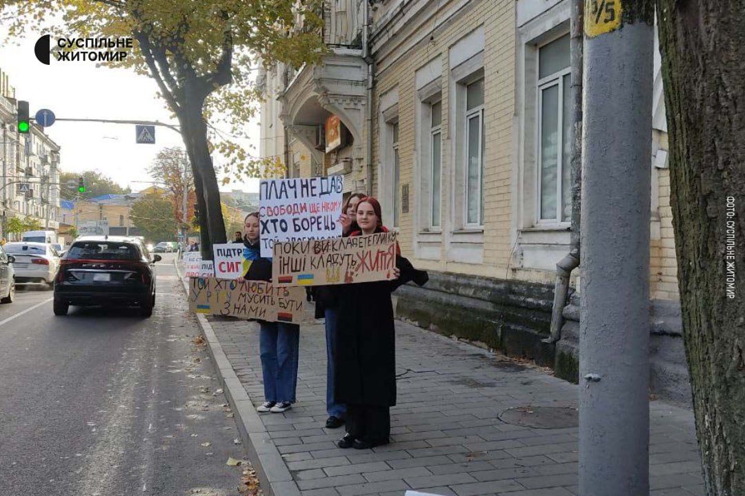Новини Житомира - фото з "Не бруківка, а військовим дрони!" - у Житомирі розпочалась акція протесту