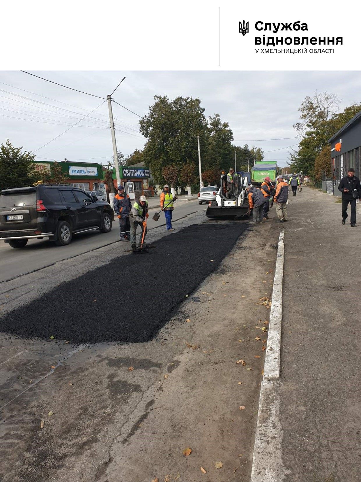 Новини Хмельницького - фото з Дорожники “латають” ями біля Ярмолинець (ФОТО)