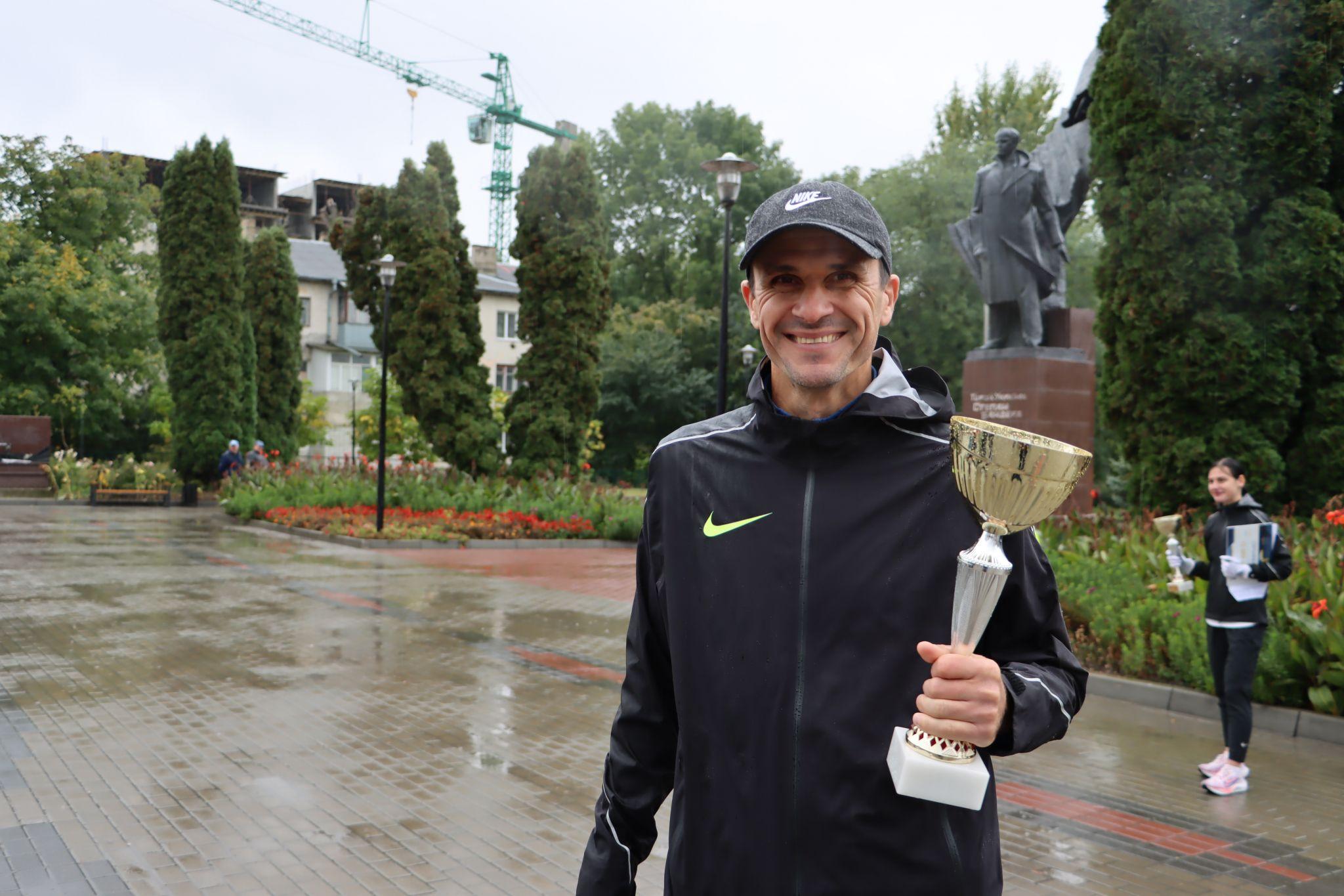 Новини Тернополя - фото з 275 тисяч для армії зібрали на «Файнозабігу» у Тернополі