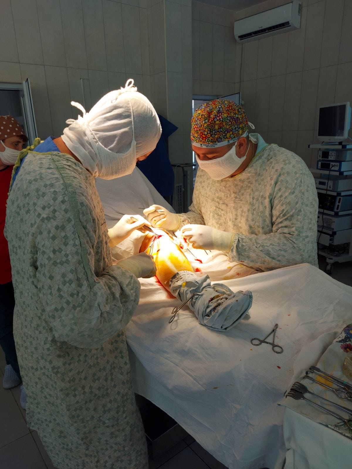 Новини Хмельницького - фото з У Шепетівській лікарні провели унікальну операцію на коліні