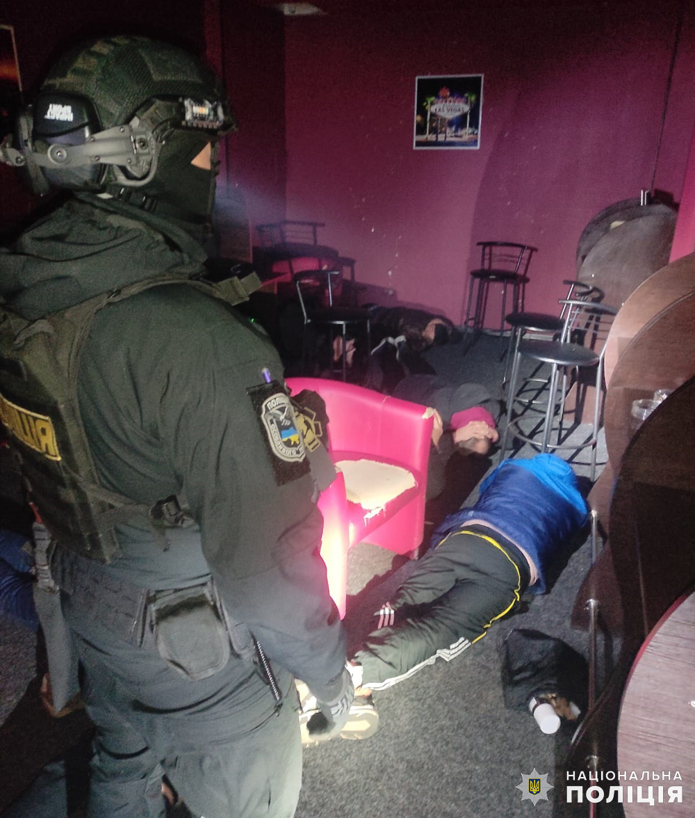 у житомирі поліцейські припинили діяльність підпільного грального закладу