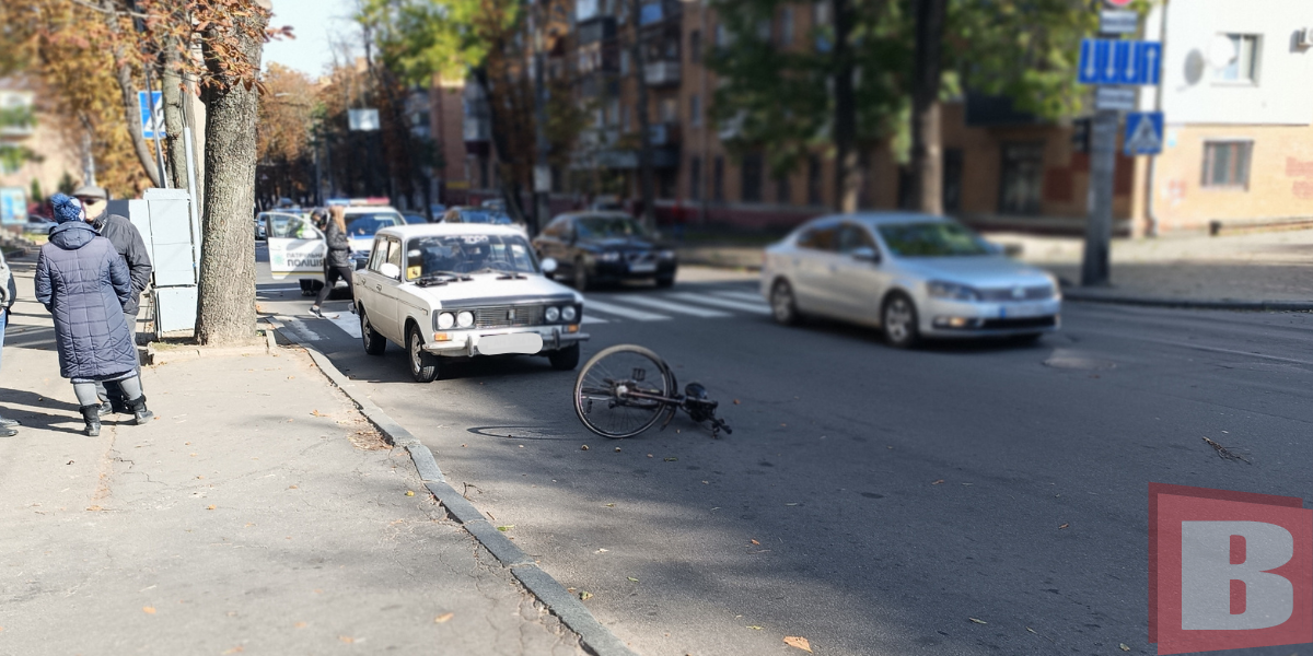 Новини Хмельницького - фото з ДТП біля арки на Кам'янецькій: збили велосипедиста