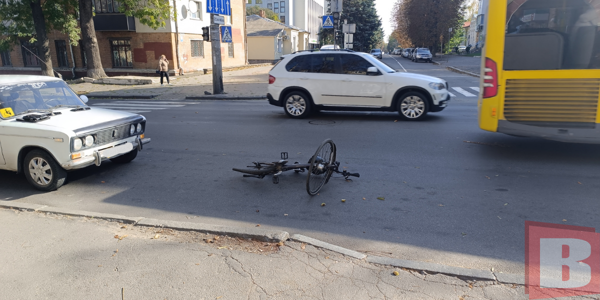 Новини Хмельницького - фото з ДТП біля арки на Кам'янецькій: збили велосипедиста