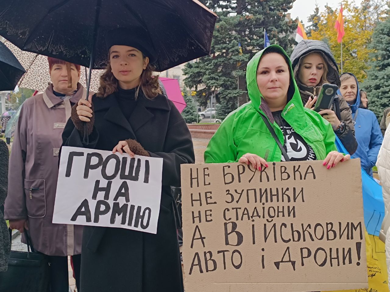 Новини Вінниці - фото з Мер у відрядженні, а депутати не тут... Дізналися, чи є результати мітингів біля міськради