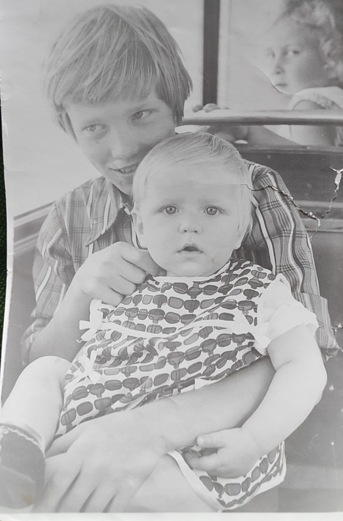 Новини Вінниці - фото з «Не всім пощастило мати такого брата». Вінничанка привітала співака Лері Вінна