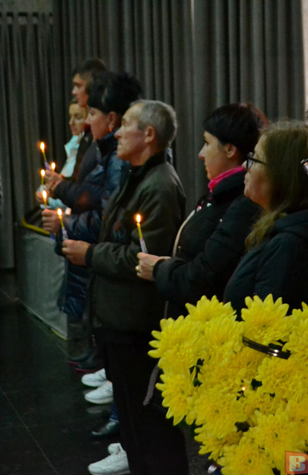 Новини Хмельницького - фото з “Пишаюсь тим, що мій син захищав”. Хмельничани попрощались з солдатом Олегом Дяком