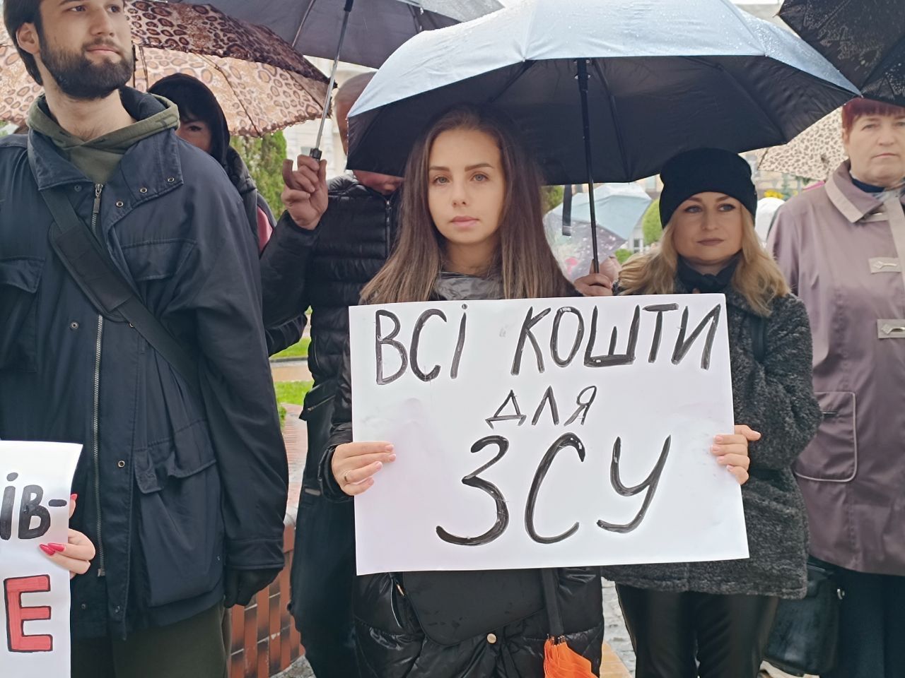 Новини Вінниці - фото з Мер у відрядженні, а депутати не тут... Дізналися, чи є результати мітингів біля міськради