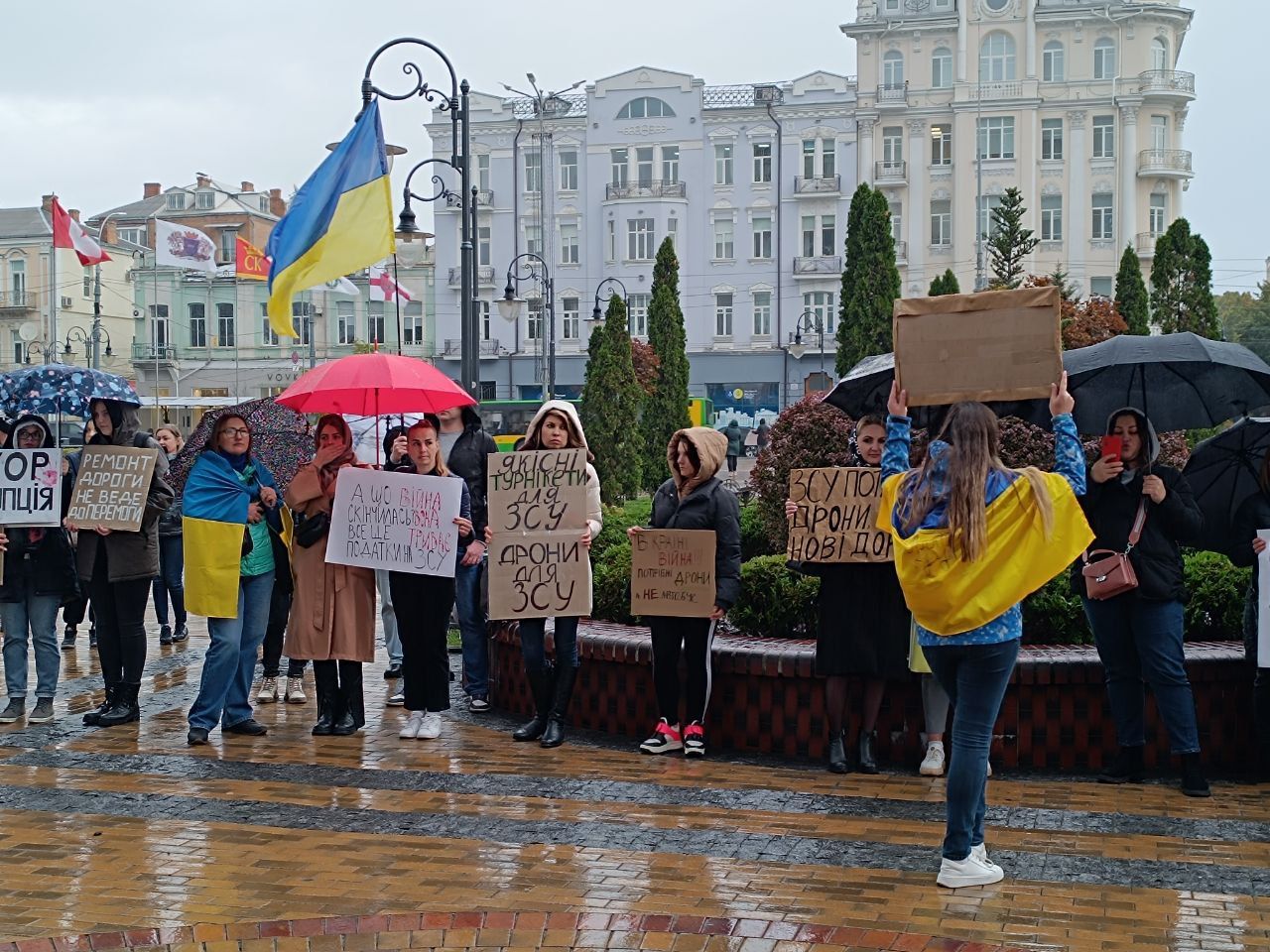 Новини Вінниці - фото з Мер у відрядженні, а депутати не тут... Дізналися, чи є результати мітингів біля міськради