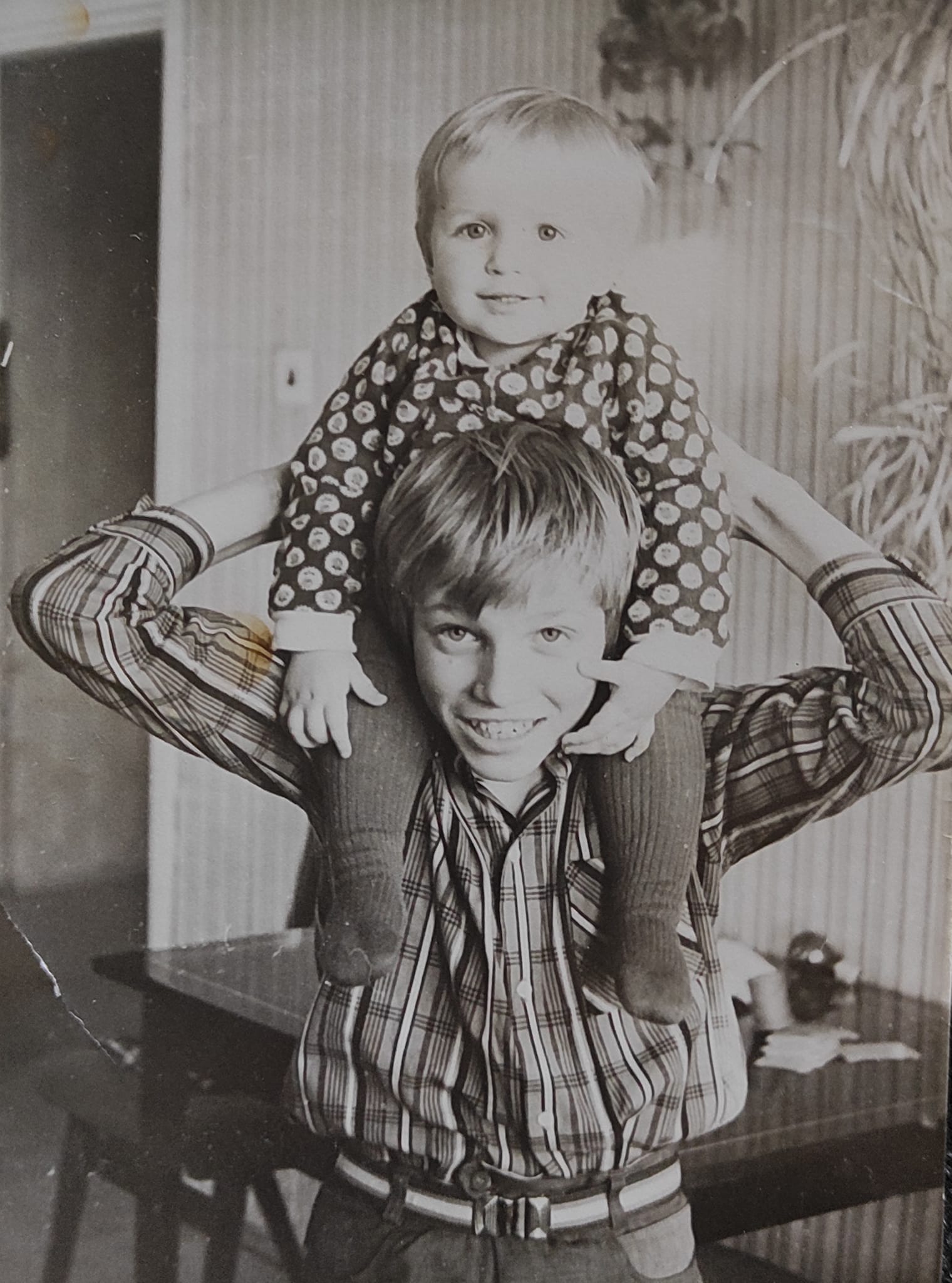 Новини Вінниці - фото з «Не всім пощастило мати такого брата». Вінничанка привітала співака Лері Вінна