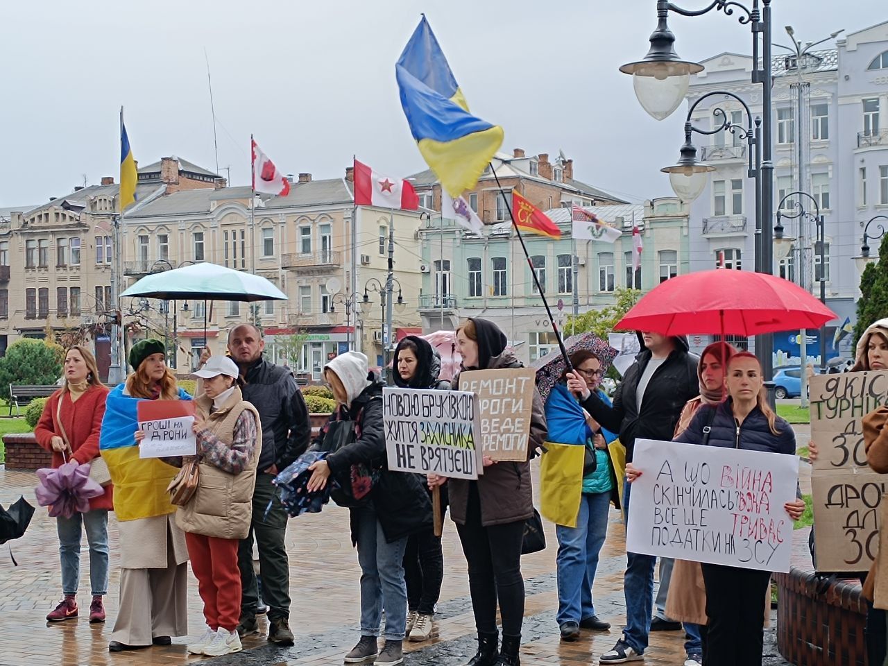 Новини Вінниці - фото з Мер у відрядженні, а депутати не тут... Дізналися, чи є результати мітингів біля міськради