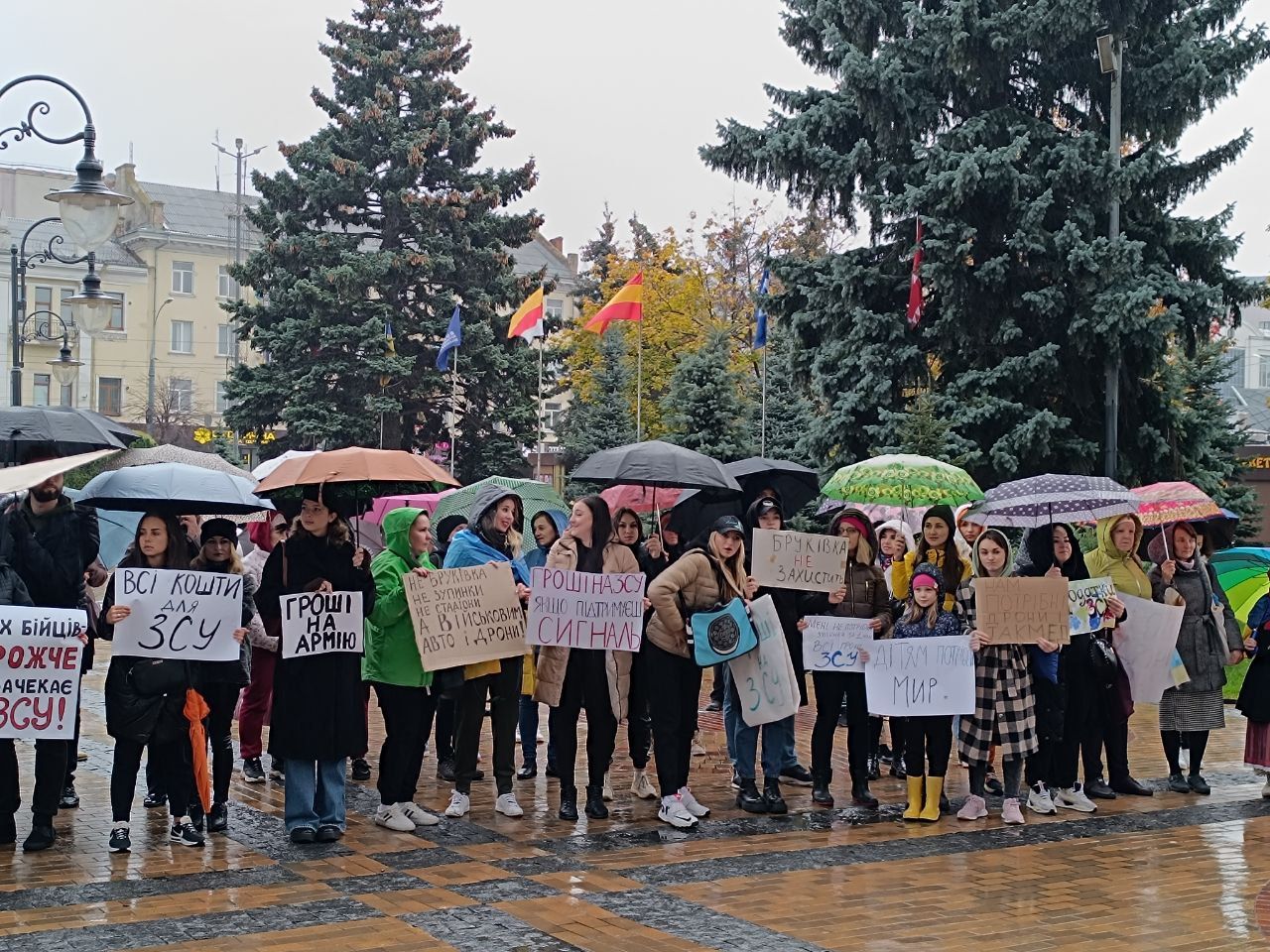 Новини Вінниці - фото з Мер у відрядженні, а депутати не тут... Дізналися, чи є результати мітингів біля міськради