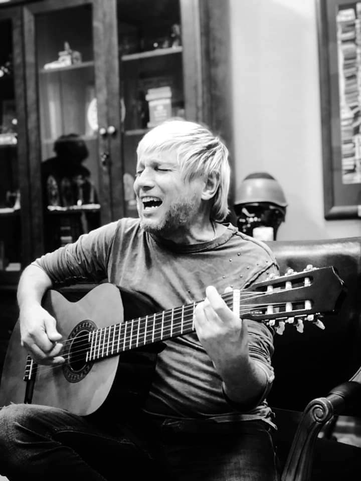 Новини Вінниці - фото з «Не всім пощастило мати такого брата». Вінничанка привітала співака Лері Вінна