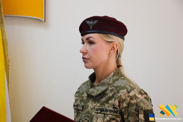 Новини Житомира - фото з Рідним полеглих житомирян передали посмертні державні нагороди