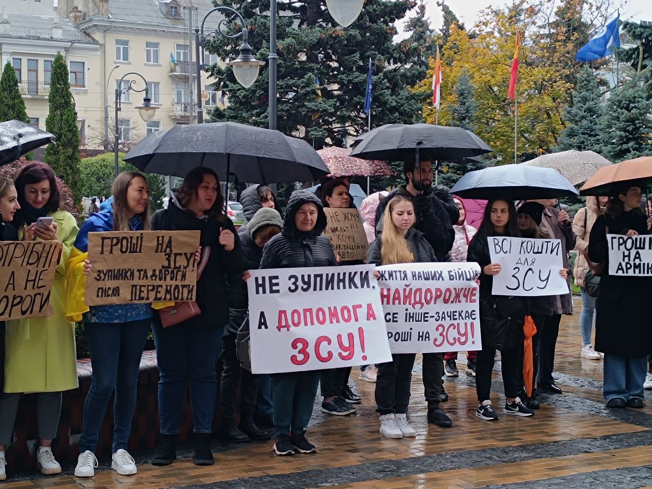 Новини Вінниці - фото з Мер у відрядженні, а депутати не тут... Дізналися, чи є результати мітингів біля міськради