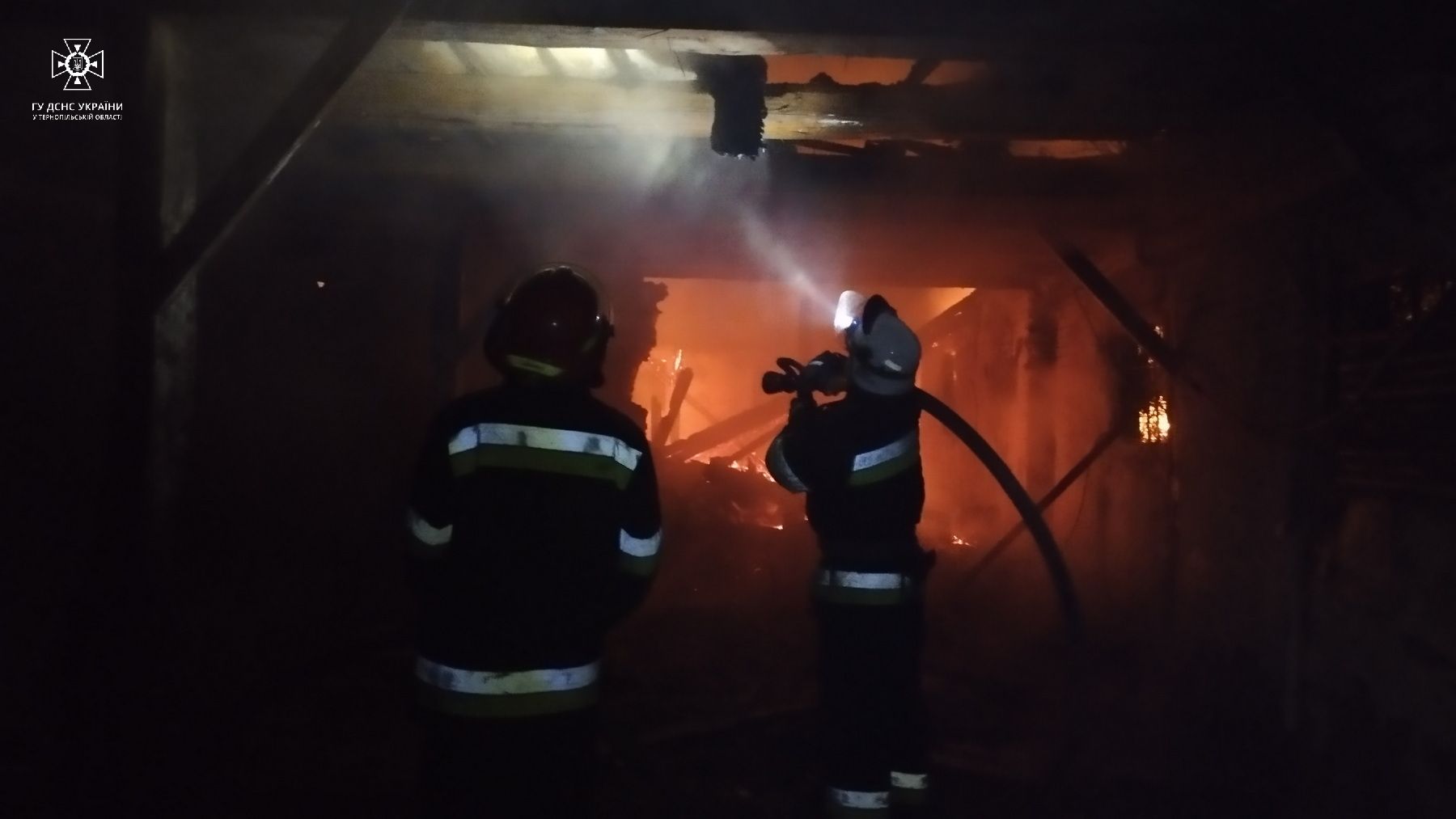Новини Тернополя - фото з На Кременеччині горіла велика господарська будівля