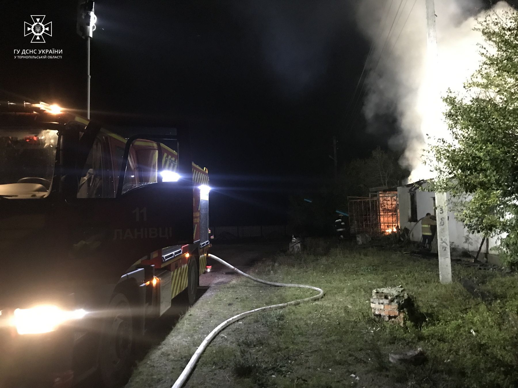 Новини Тернополя - фото з На Кременеччині горіла велика господарська будівля