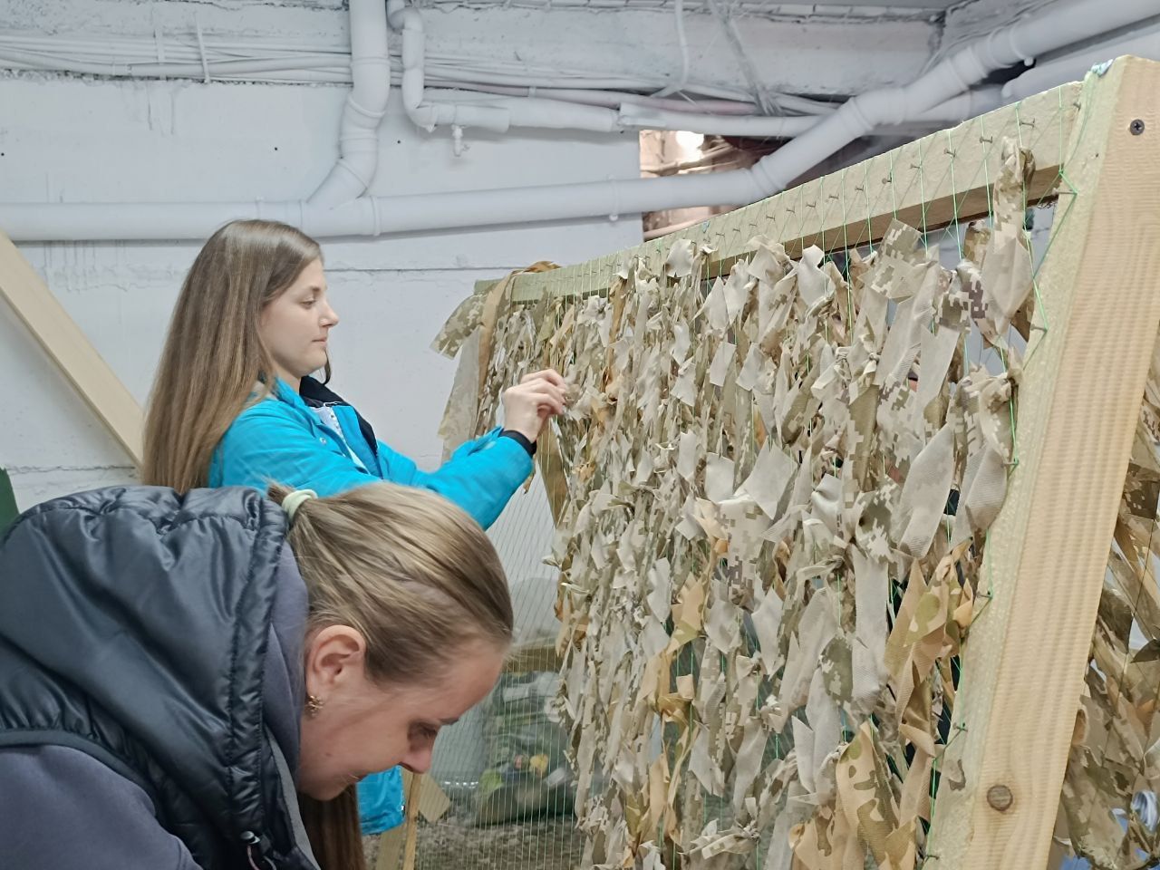 Новини Вінниці - фото з Як прості люди наближають перемогу: 52 сітки сплели мешканці будинку по вулиці Дубовецька