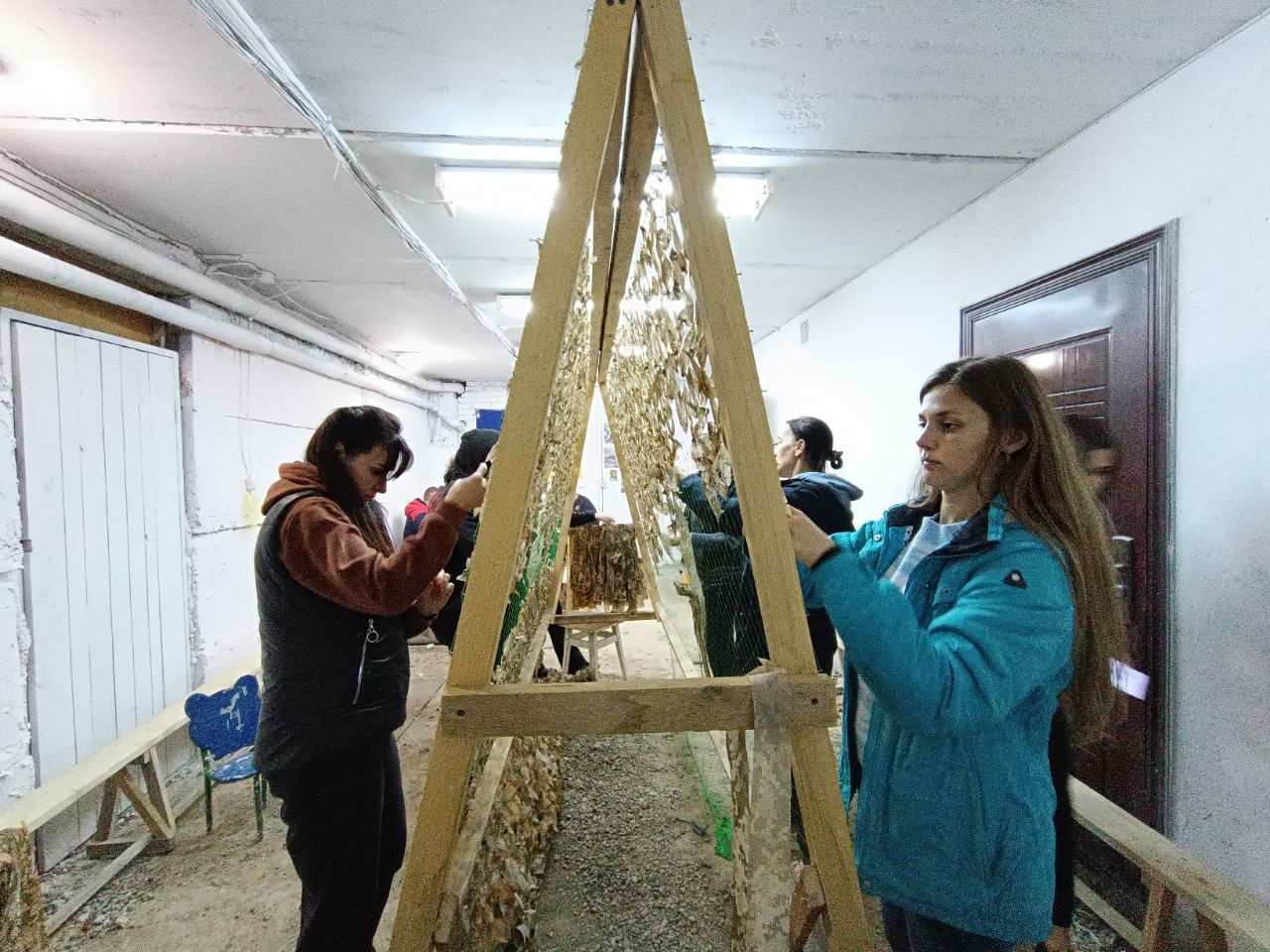 Новини Вінниці - фото з Як прості люди наближають перемогу: 52 сітки сплели мешканці будинку по вулиці Дубовецька