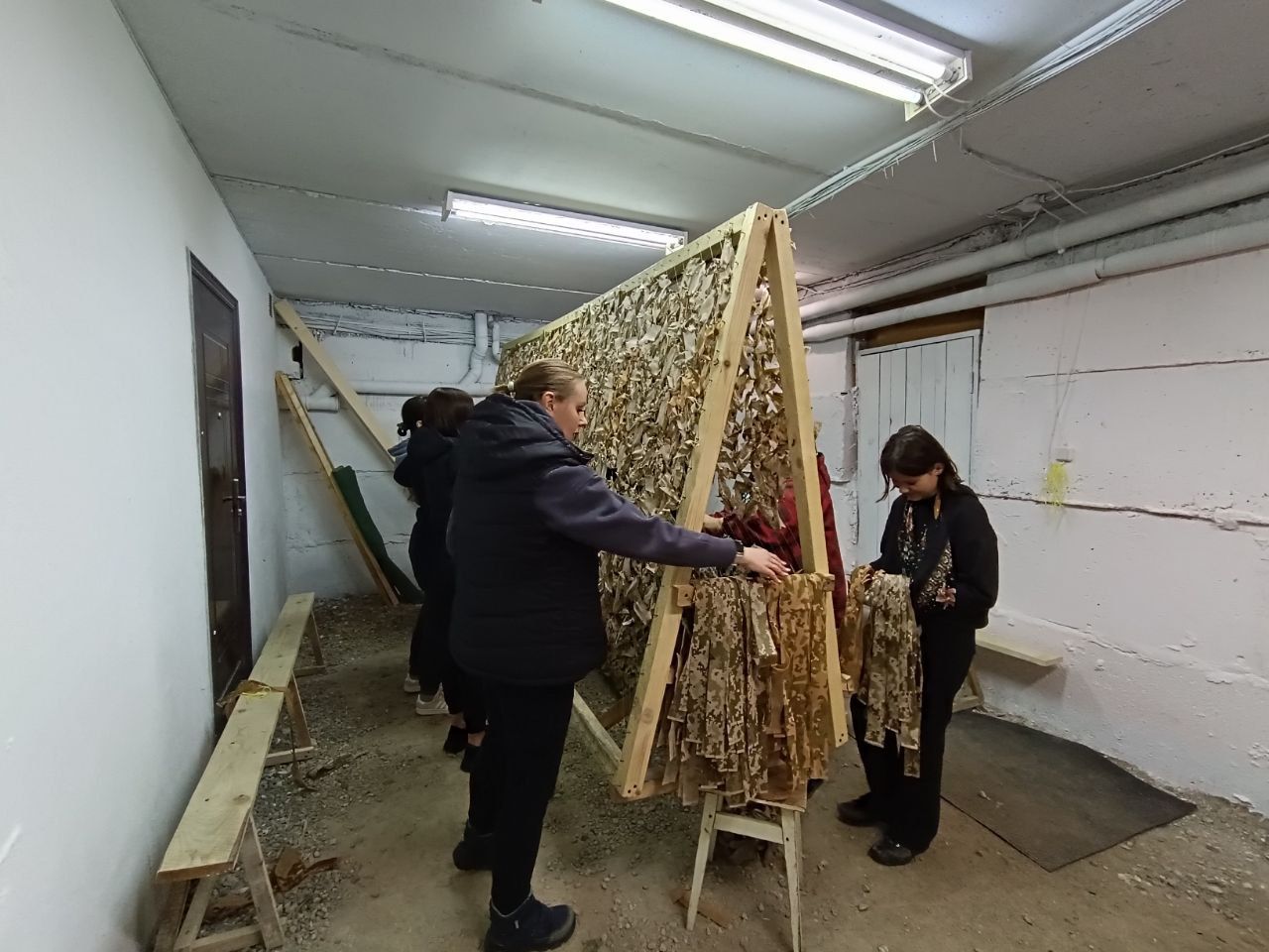 Новини Вінниці - фото з Як прості люди наближають перемогу: 52 сітки сплели мешканці будинку по вулиці Дубовецька